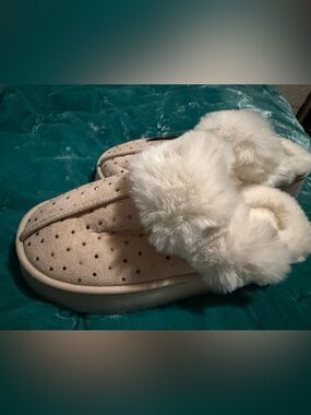 Cozy Faux Fur Lined Slip-On Slippers in Taupe